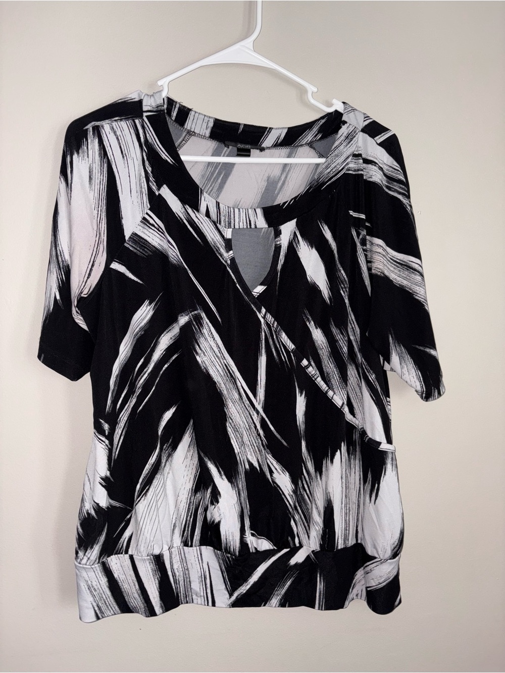 AGB Black & White Brushstroke Short Sleeve Top